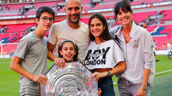 Дівчата із вищого суспільства. 10 найбагатших дочок зірок футболу