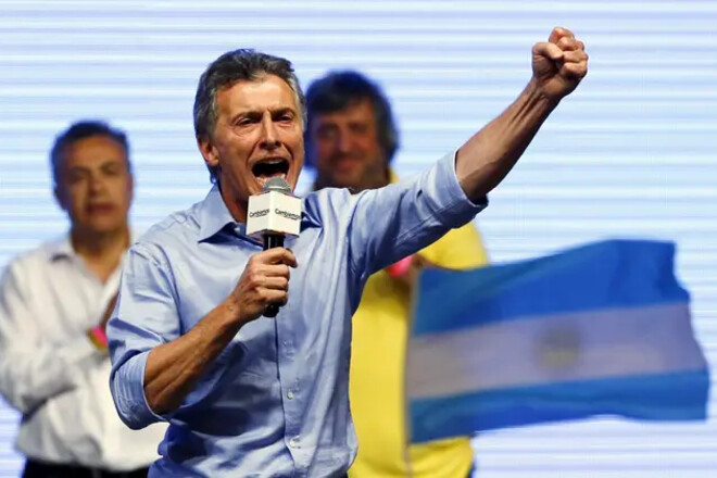 Екс-президент Аргентини назвав німців «вищою расою», але потім вибачився