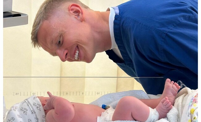 ФОТО. І знову дівчинка. Зінченко став татом вдруге