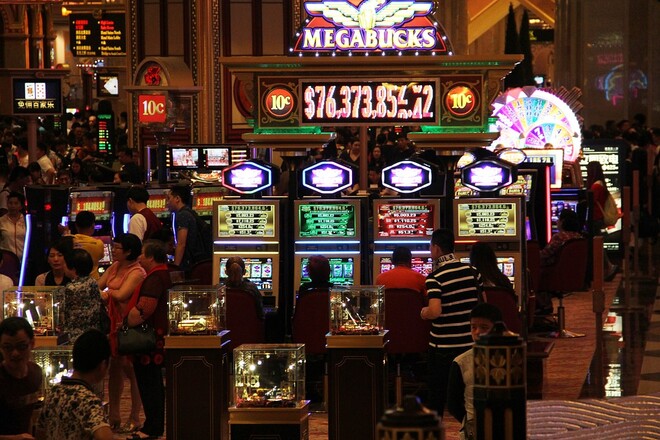 Популярні слоти в казино: історія, актуальні види й особливості