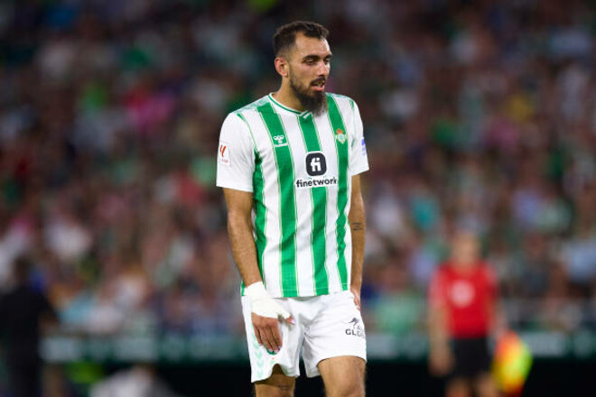 Футболист сборной Испании закончил карьеру в знак протеста против Рубиалеса