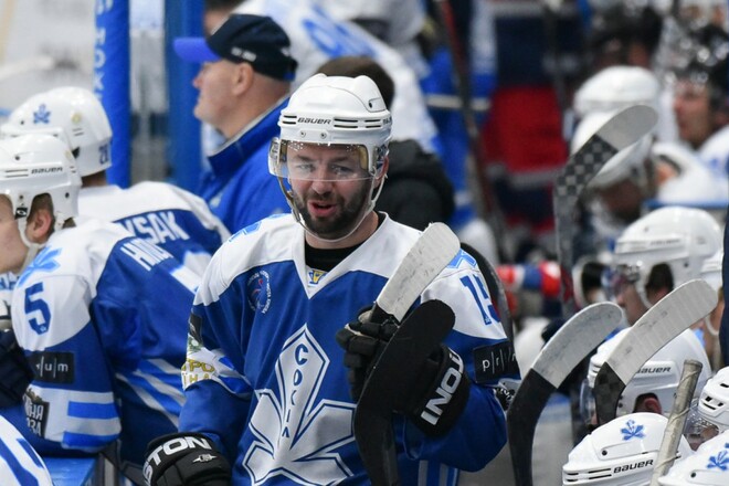 Бабинец стал лучшим ассистентом в истории чемпионатов Украины по хоккею