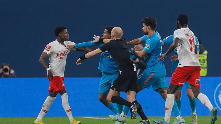 Why play soccer when you can fight?  Show at the match between Spartak and Zenit