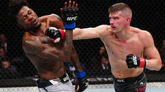 Томпсон достроково фінішував Холланда у яскравому бою UFC