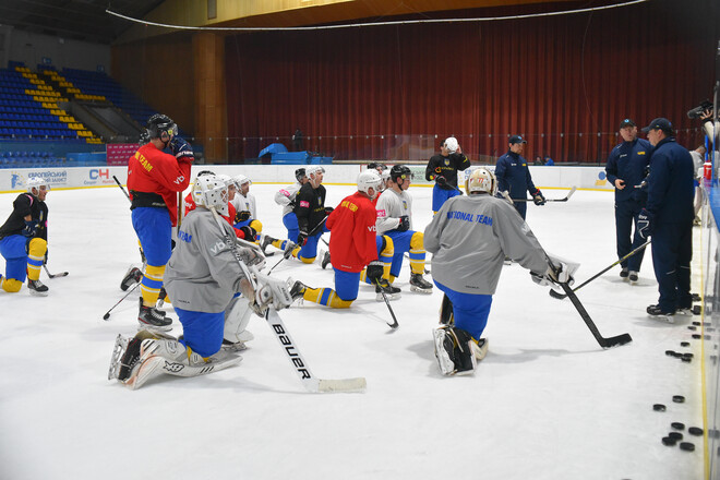 Збірна України з хокею впродовж місяця зіграє у Франції, Канаді і США