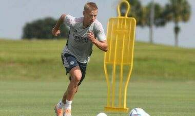 ВІДЕО. Став своїм у Лондоні. Арсенал привітав Зінченка з днем народження