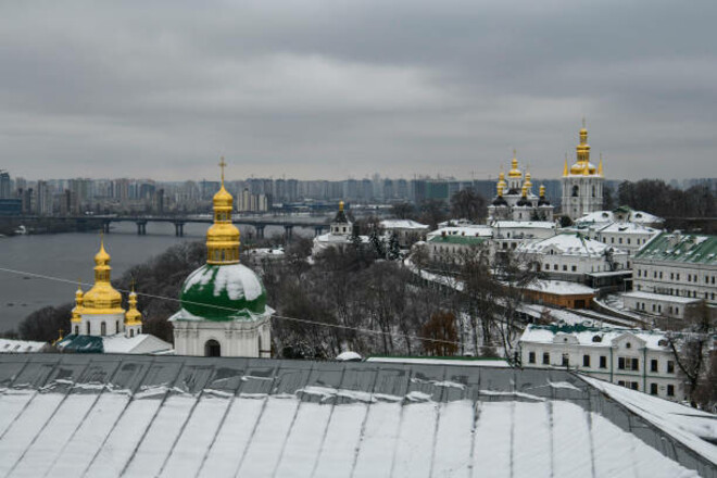 Удари по Києву та області. Рашисти зранку атакують дронами