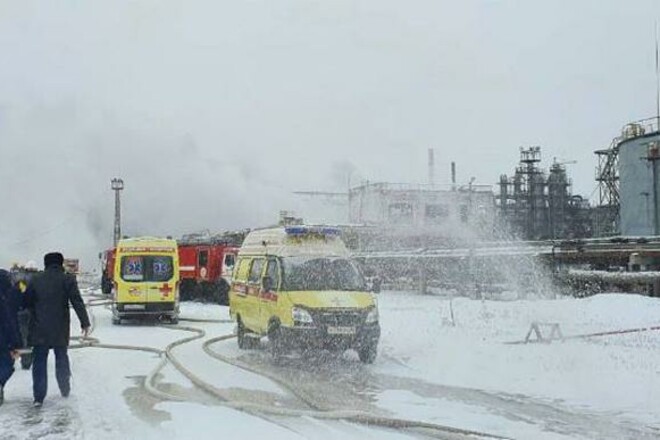 На россии снова бавовна: горит нефтеперерабатывающий завод, есть погибшие