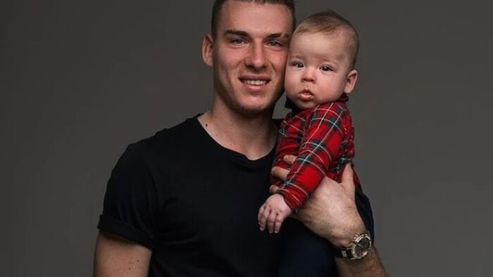 ФОТО. Андрій Лунін із дружиною та сином привітали всіх з Різдвом