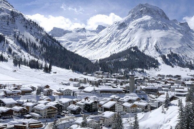 В Австрії знайшли 10 лижників, яких вже «поховали» під лавиною
