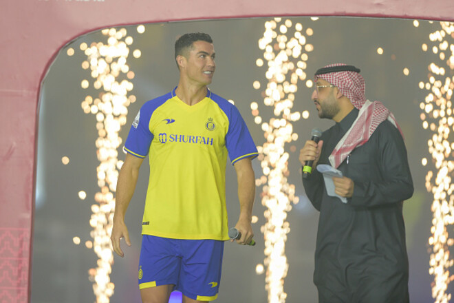 ВИДЕО. Саудовский клуб Аль-Наср презентовал Роналду на своем стадионе