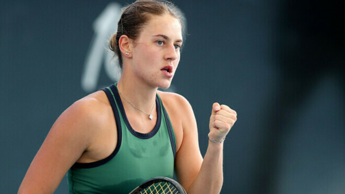 ФОТО. Австралийское лето. Костюк в купальнике нежится в лучах солнца