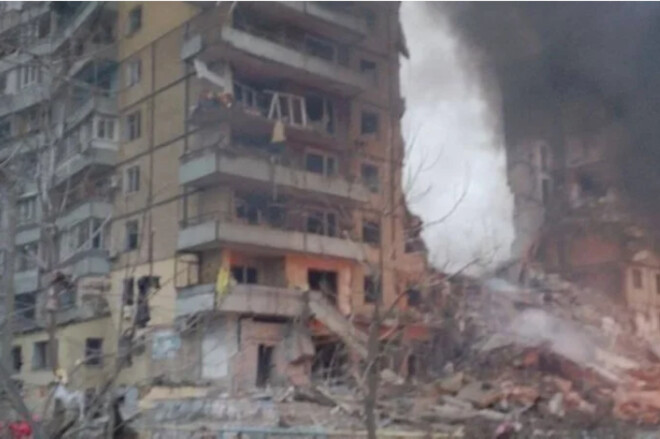 ФОТО. Новое преступление рашистов: ракета попала в многоэтажку в Днепре