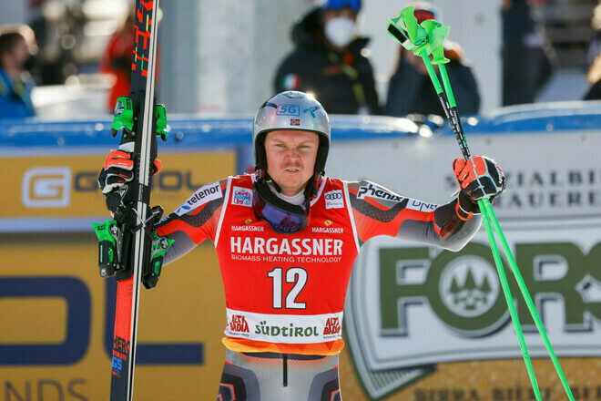 Горные лыжи. Кристофферсен выиграл слалом в Венгене