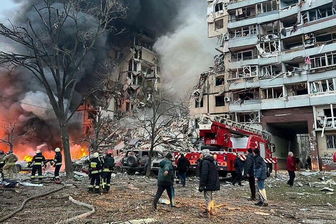 Кількість загиблих від удару по будинку в Дніпрі зросла до 45, поранено 79