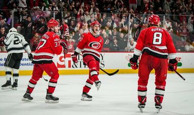 НХЛ. Камбек та перемога Кароліни в овертаймі, успіхи Оттави і Вашингтона