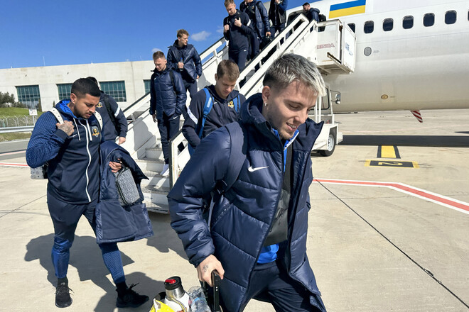 Дніпро-1 прибув на Кіпр. Команда готується до матчу Ліги конференцій