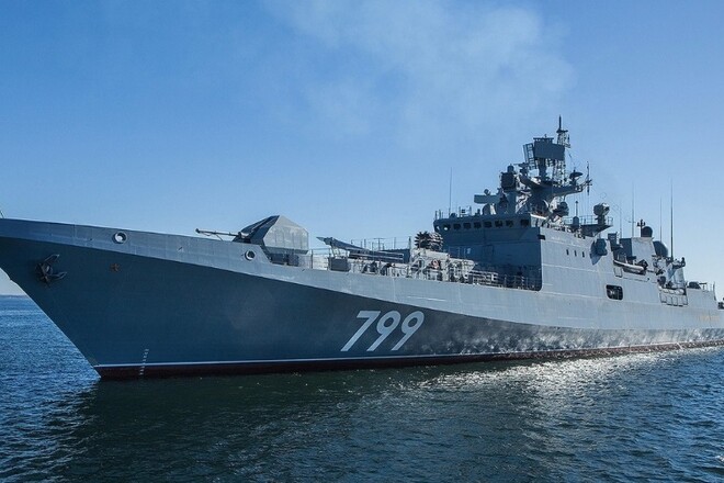 У Севастополі вибухи. Пошкоджено чотири військові кораблі росії