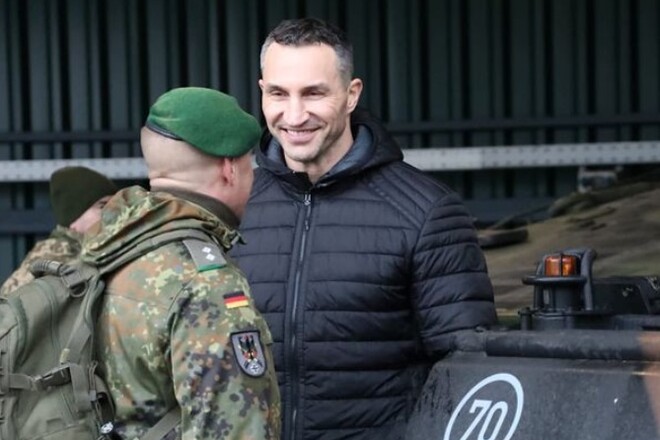 ФОТО. Владимир Кличко посетил украинских военных на полигоне в Германии