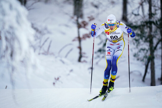 ВИДЕО. Шведский лыжник на скорости влетел в рекламный щит после гонки