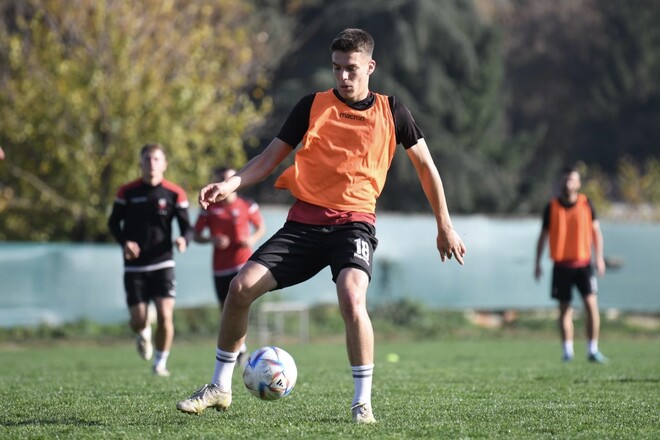 Динамо заявило на сезон 19-летнего македонского полузащитника