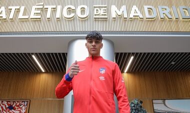 Атлетико продлил контракт с форвардом