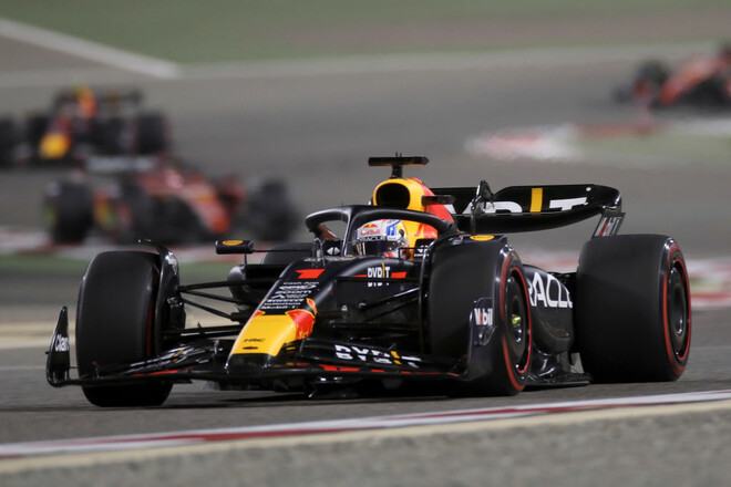 Ферстаппен доминирует в Бахрейне, провал Феррари, Алонсо заехал на подиум