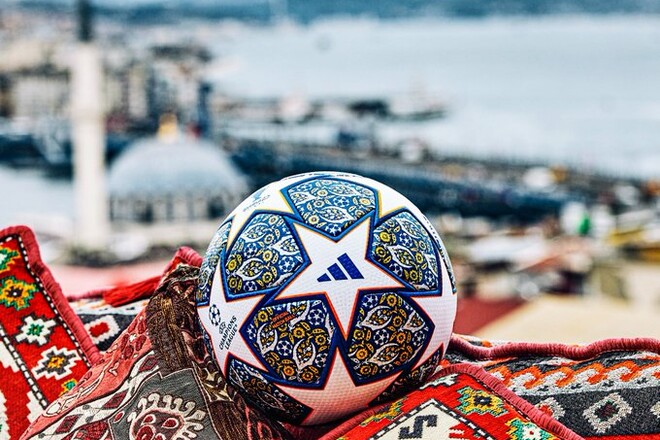 ФОТО. Представлен официальный мяч финала Лиги чемпионов в Стамбуле