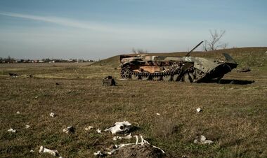 За прошлые сутки ВСУ уничтожили 590 россиян, 5 танков и 13 ББМ