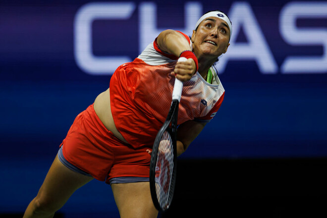 Соболенко вырвала победу у Жабер на Итоговом турнире WTA
