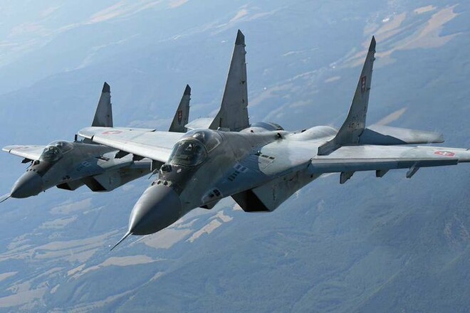 Уже в Украине. Словакия передала первые истребители МиГ-29