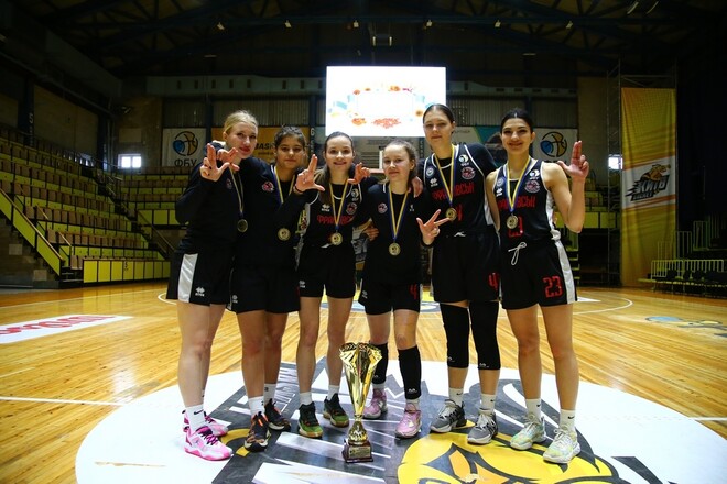 Франковск-Прикарпатье получили золотые награды чемпионата Украины
