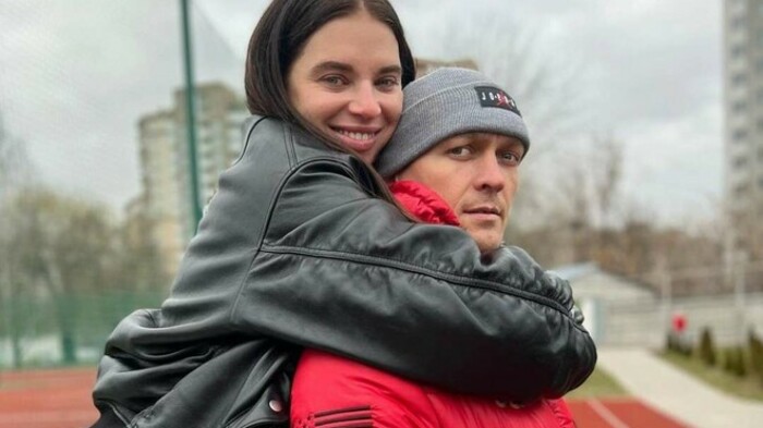 ФОТО. Усик повернувся до України після зриву бою з Ф'юрі