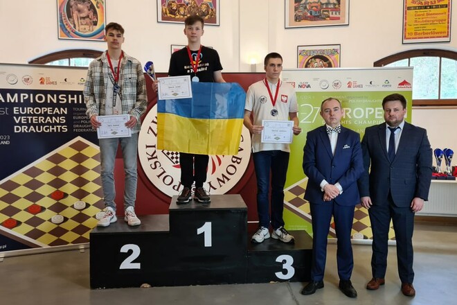 Украинец выиграл молодежный чемпионат Европы по шашкам-100