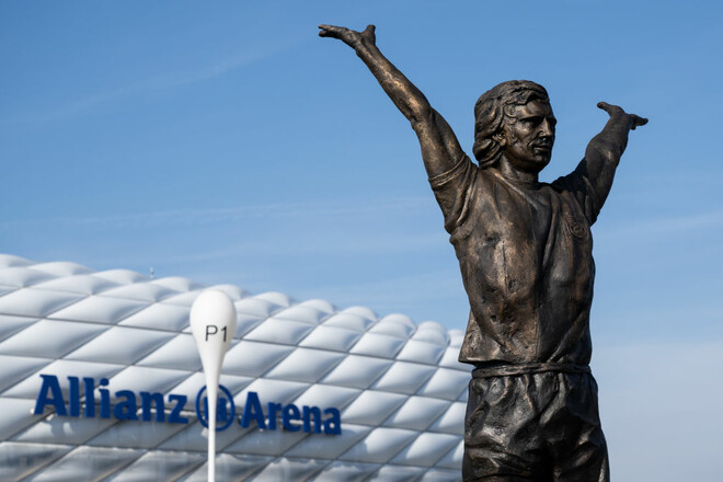 ВИДЕО. Бавария установила памятник легенде клуба