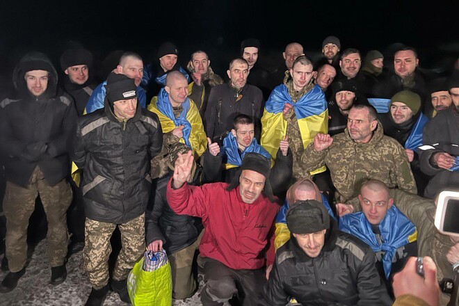 Самый большой обмен. Украина вернула из плена 230 бойцов и гражданских