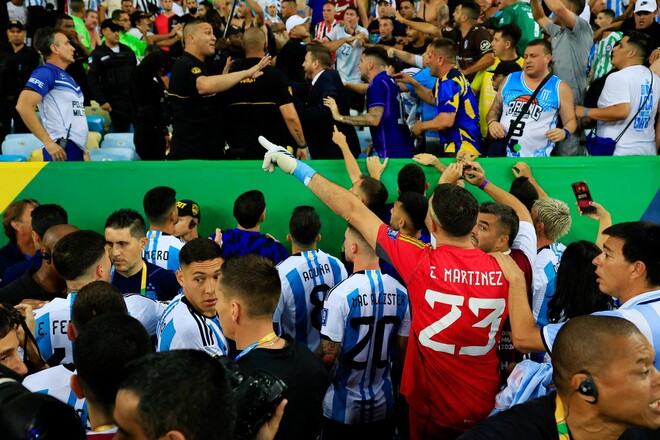ФИФА оштрафовала Бразилию и Аргентину за драку фанатов на матче отбора ЧМ