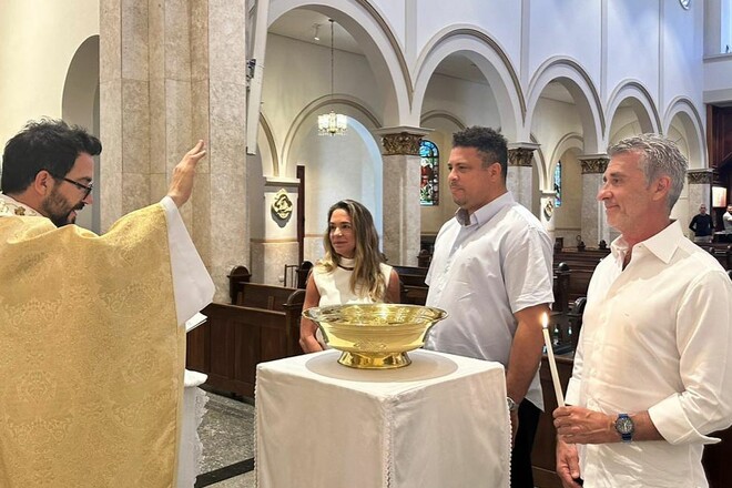 Бразилець Роналдо прийняв хрещення в католицькій церкві в Мадриді