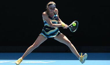 ВІДЕО. Ястремська після перемоги підписала своє взуття і віддала фанатам