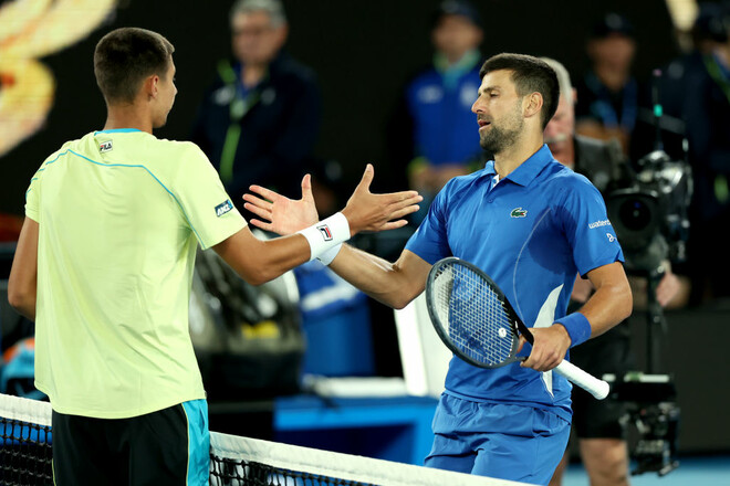 Джокович знову програв сет, але все ж вийшов у третій раунд Australian Open