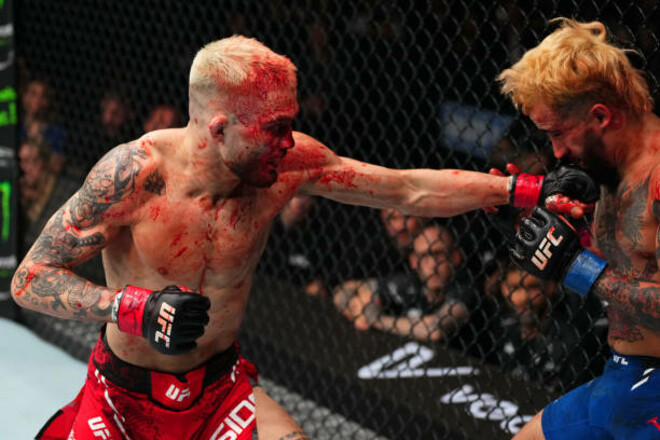 Украинец-дебютант Сергей Сидей в кровавом бою UFC проиграл американцу