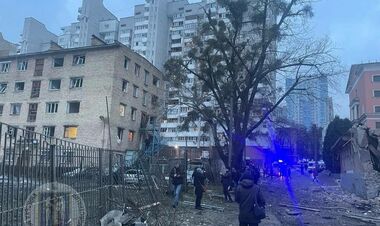 Ракетна атака росії. Загиблі у Харкові та Києві, зруйновано під'їзд будинку