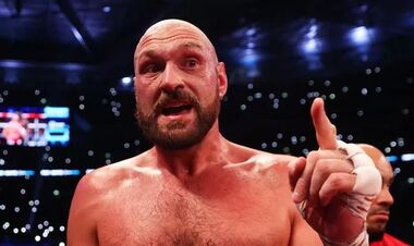 ФОТО. Ф'юрі показал травму, через яку бій з Усиком перенесений