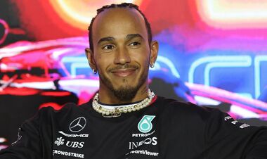 Стало известно, сколько Хэмилтон получит за переход в Феррари