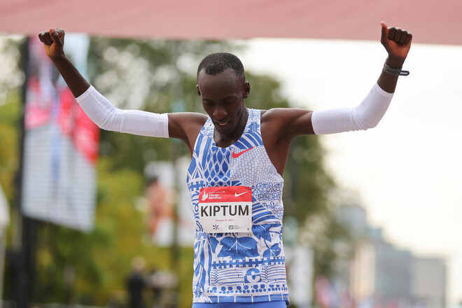 24-летний мировой рекордсмен в марафоне погиб в ДТП