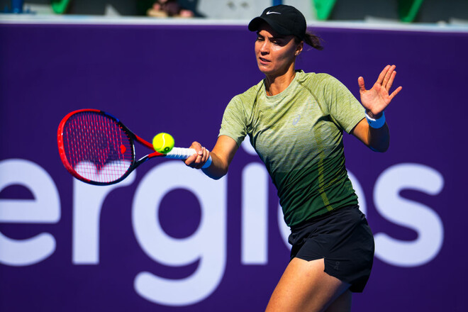 Калинина пробилась в парный полуфинал на турнире в Дохе