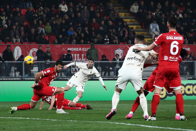 Милан героически отыгрался в меньшинстве с 0:2 против Монцы, но проиграл