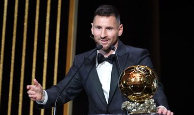 Месси передал свой 8-й «Золотой мяч» в музей Барселоны