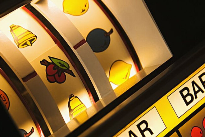 Слот-машина: поява та розвиток популярних автоматів у казино