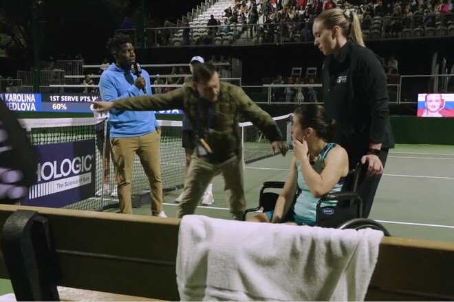Теннисистка снялась из-за травмы, ведя в счете 6:4, 2:1